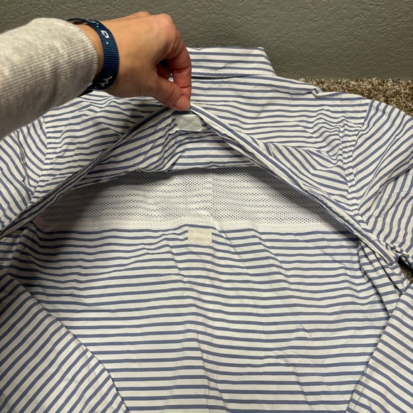 Vineyard Vines Women’s White and Blue Striped Shirt - Picture 13 of 16